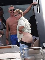 Elton John nude photo