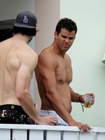 Kris Humphries nude photo.