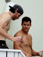 Kris Humphries nude photo