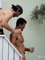 Kris Humphries nude photo