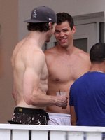 Kris Humphries nude photo