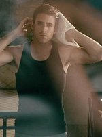 Oliver Jackson-Cohen nude photo