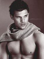 Taylor Lautner nude photo