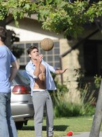 Zac Efron nude photo