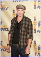 Kellan Lutz nude photo